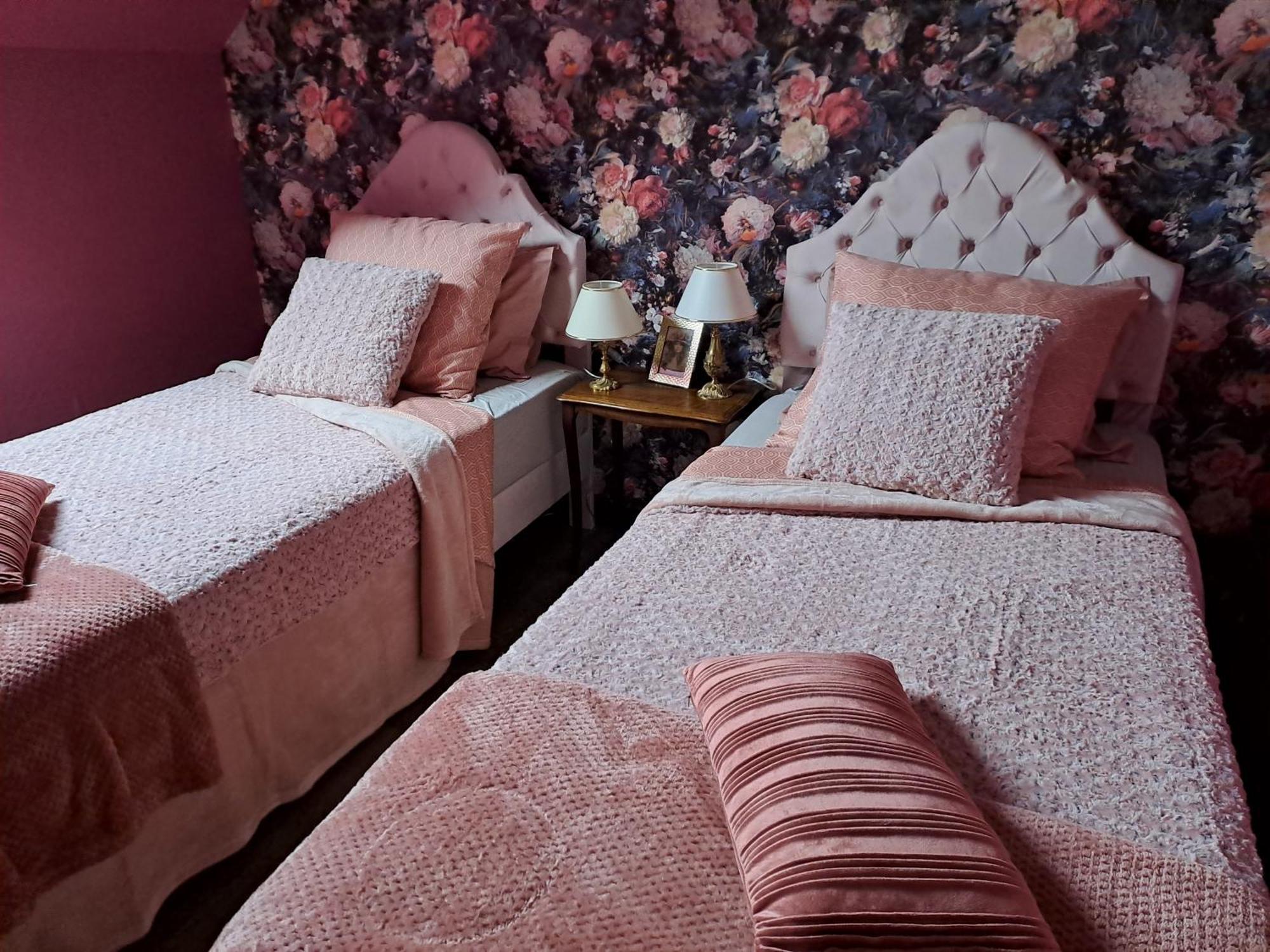 Bois De Chenes House Bed & Breakfast Фалсбург Екстериор снимка